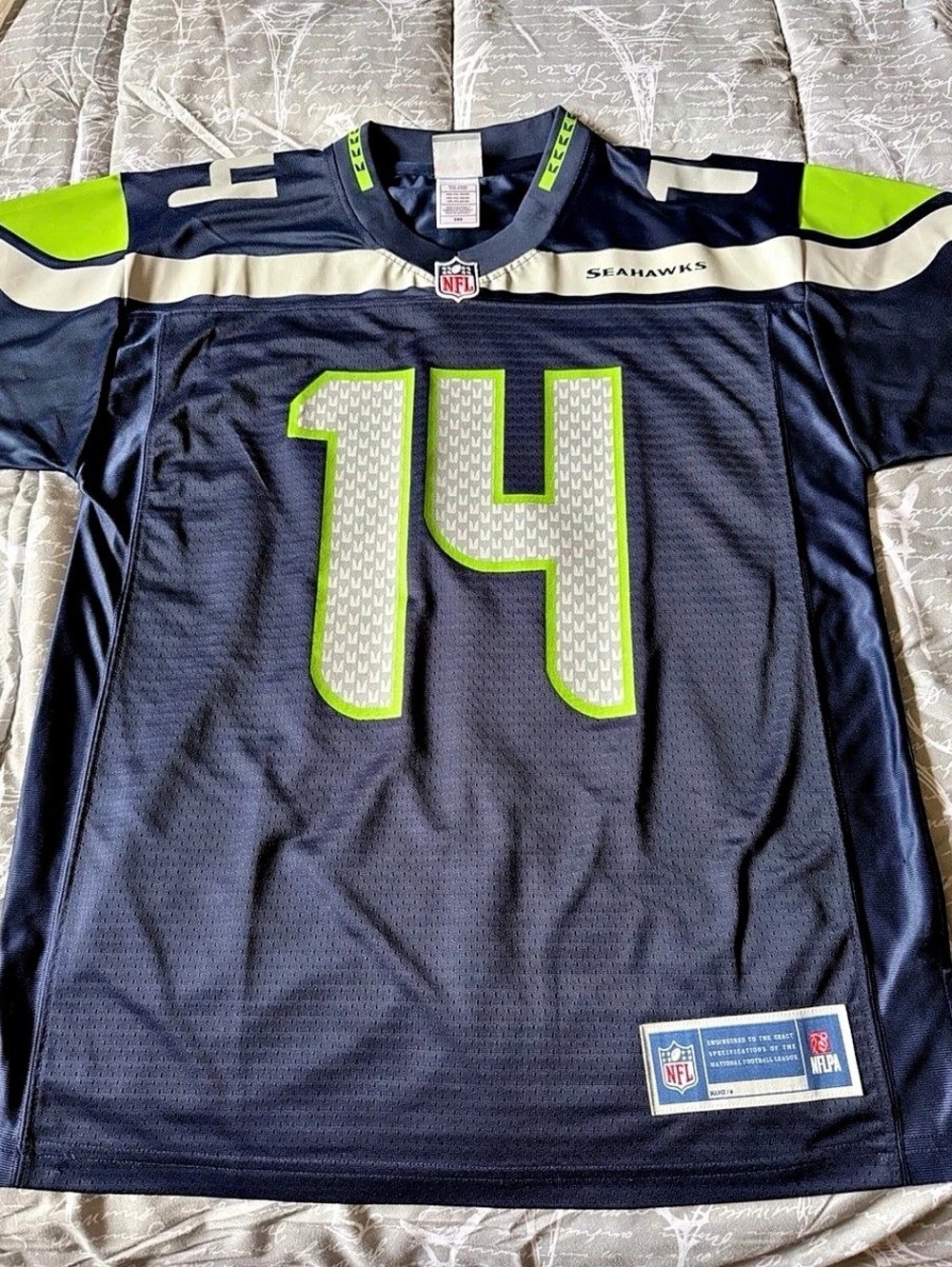 NFL Seattle Seahawks Russell Wilson #14 jersey Men's Blue & Green Size Medium